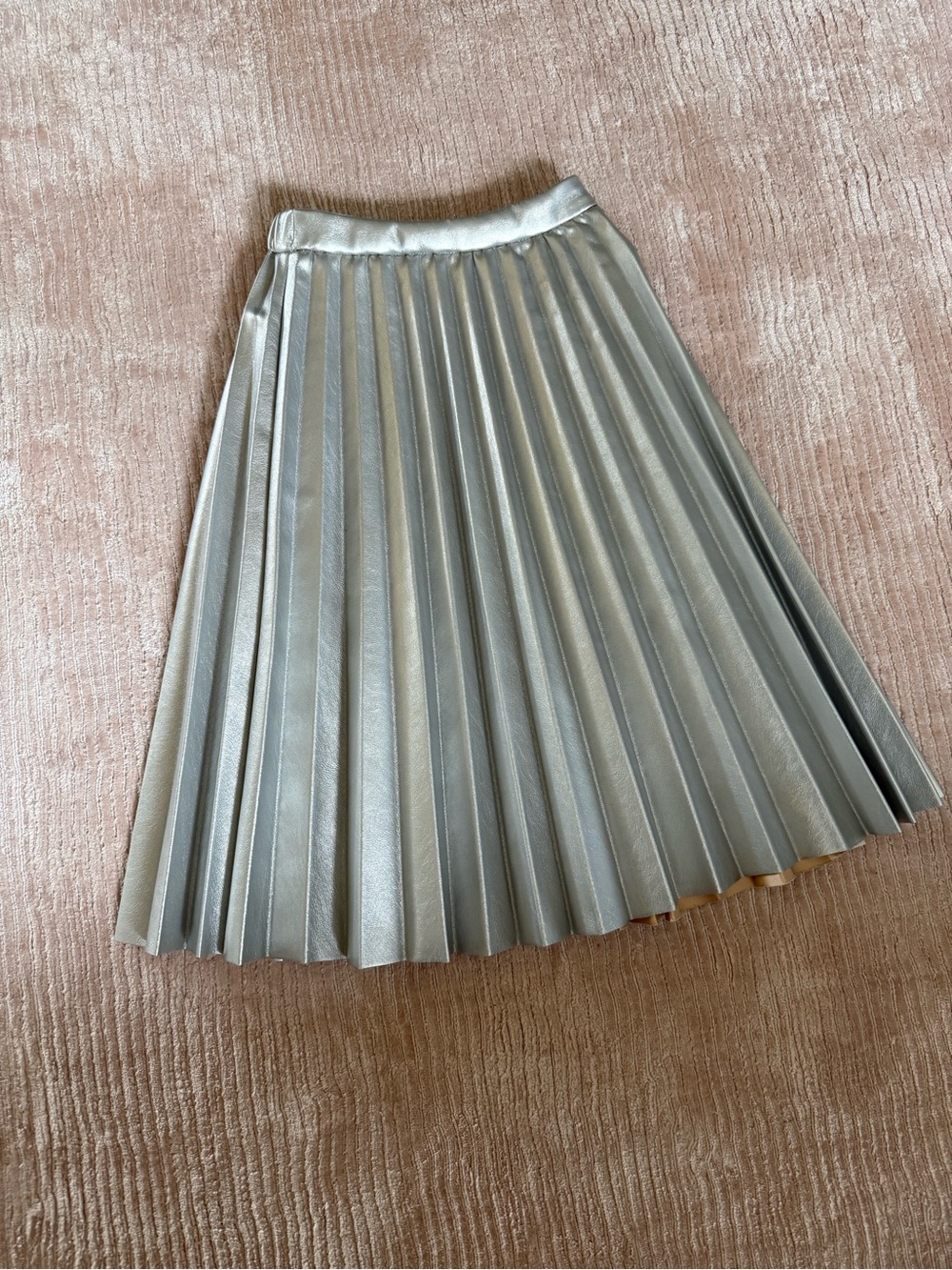 Pleated Metallic Silver kid’s skirt. Size 6.